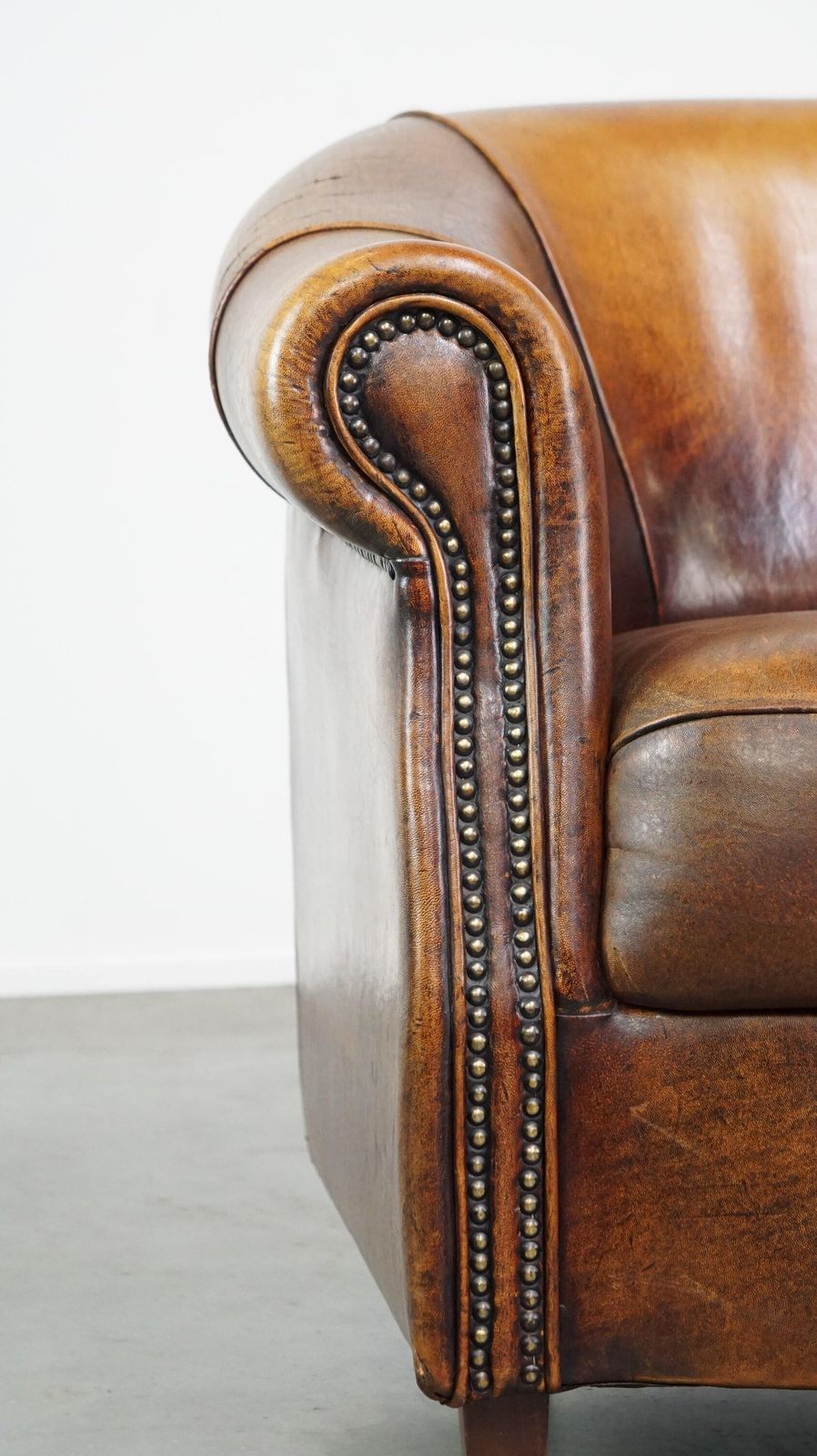 photo furniture Sheepskin Club Chair With Beautiful Colours And Correct Seating Comfort