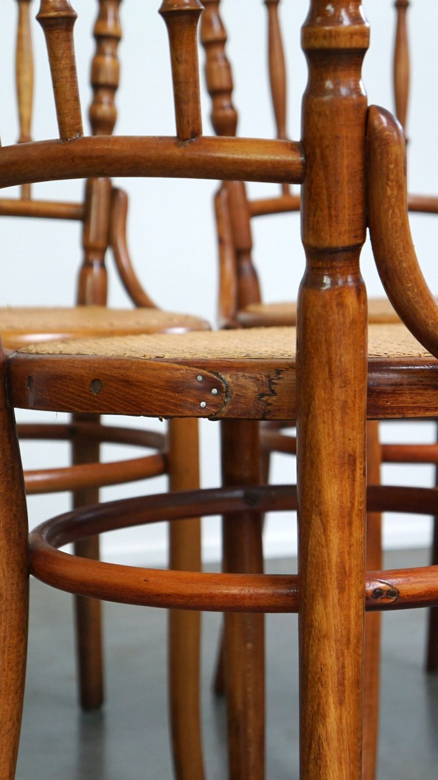 Meubels Set Van 4 Antieke Thonet Bistrostoelen Met Een Prachtig Uiterlijk photo