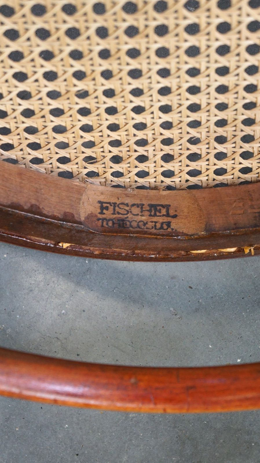 photo vintage Set Van 4 Antieke Thonet Bistrostoelen Met Een Prachtig Uiterlijk