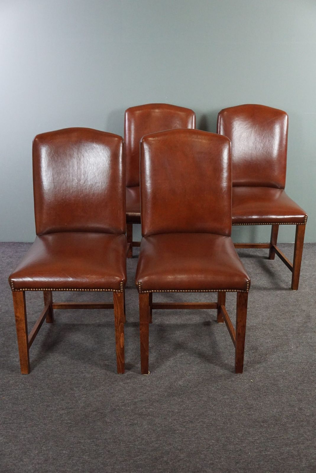Stevige Set Van 4 Schapenvacht Eetkamerstoelen photo furniture
