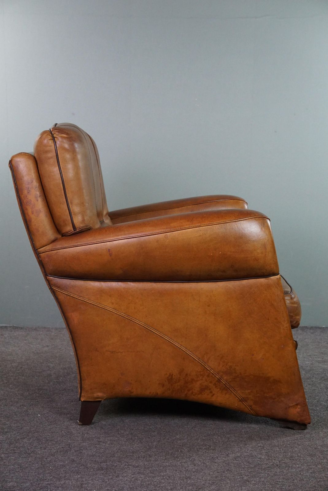 Opvallende Moderne Design Fauteuil Van Hoogwaardig Schapenvacht photo Meubels