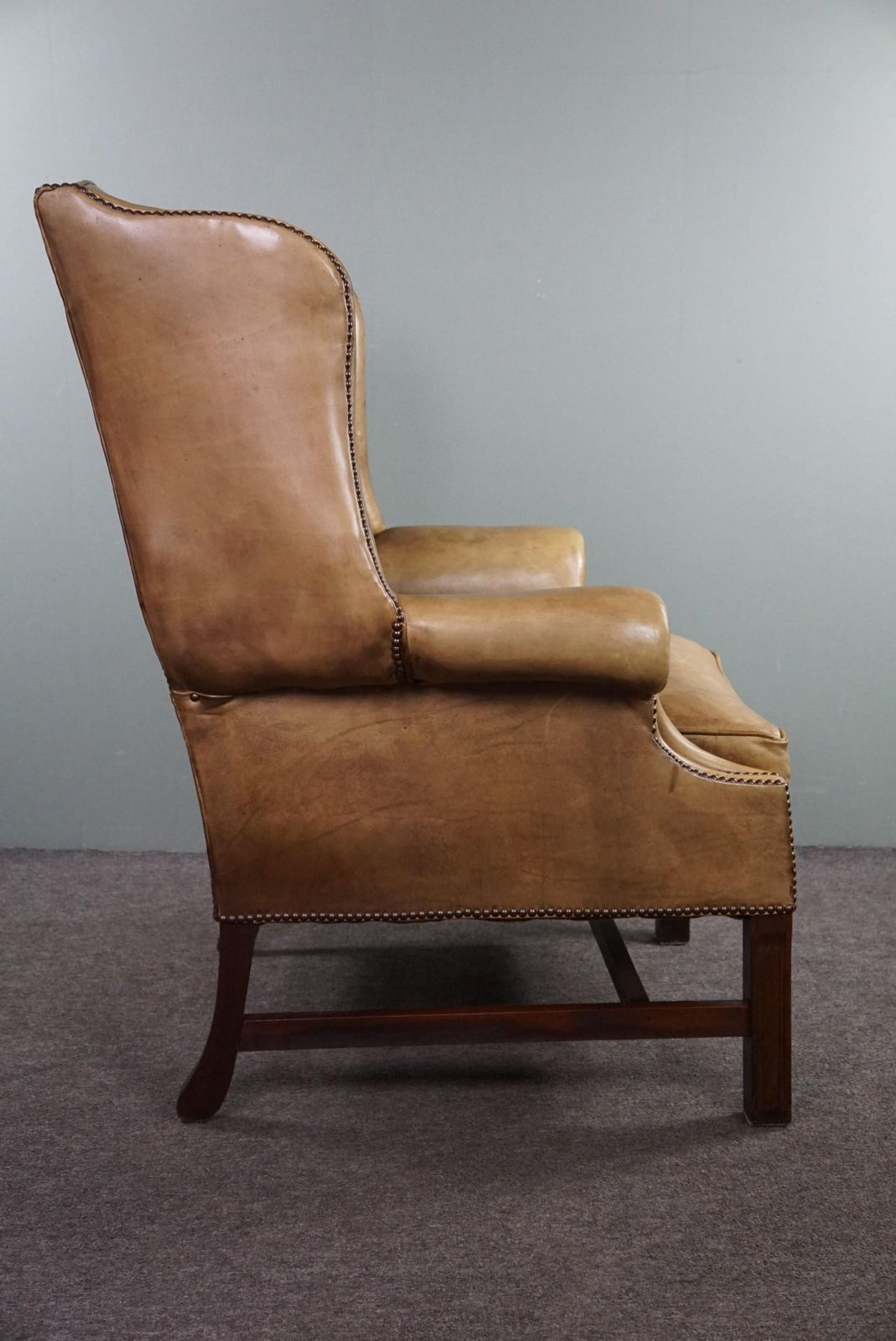 Royal Cowhide Leren Fauteuil In Zeer Goede Staat photo for sale
