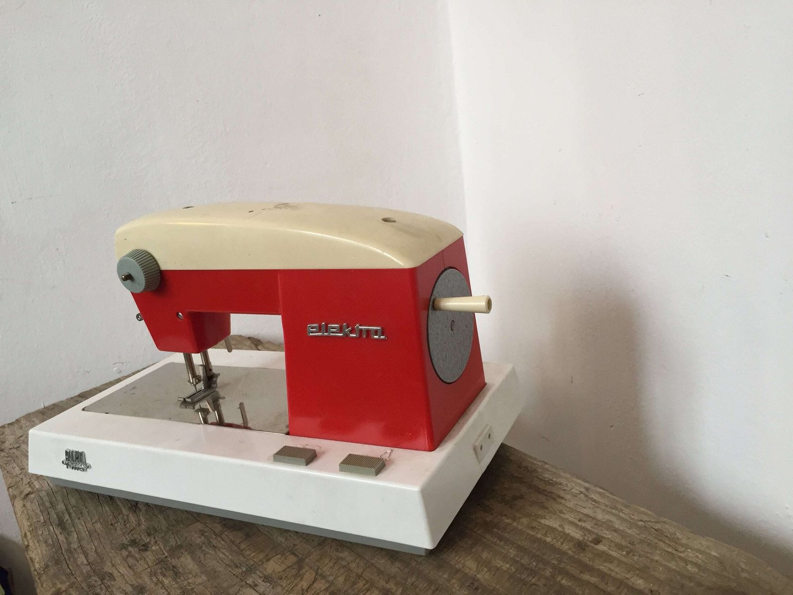 Sewing Machine Toy Game Kids Vintage Russian Cccp Quirky Bright, Rare Collectible Piko Spielwaron Elektra Red White Sewing Machine Stitch photo 68.0