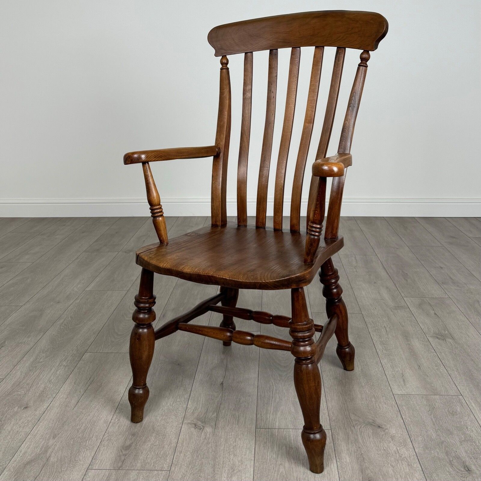 Antique 19th Century Windsor Armchair In Elm