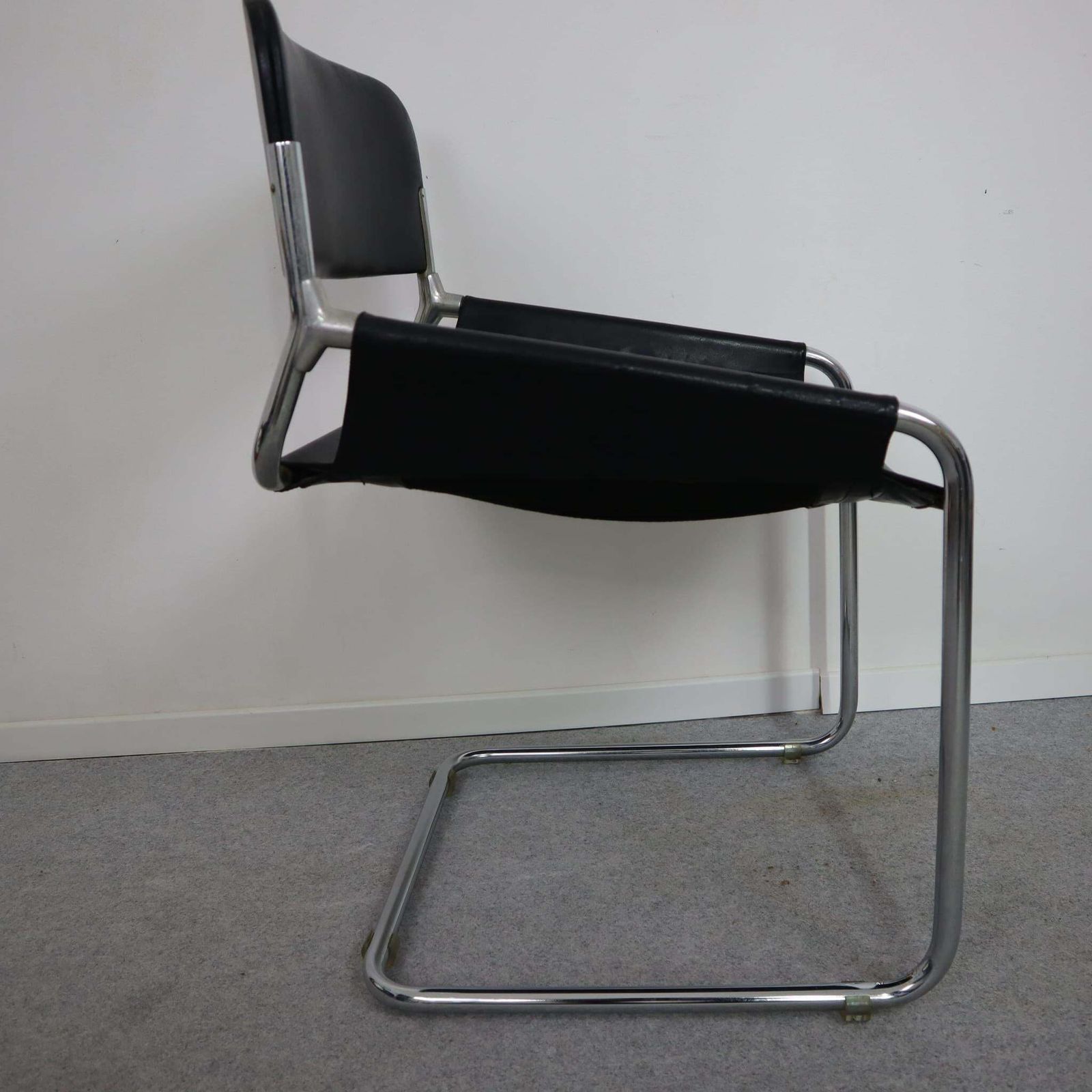 Set Of Five Mid Century Modern Leather Chairs, Italy, 1970s photo vintage