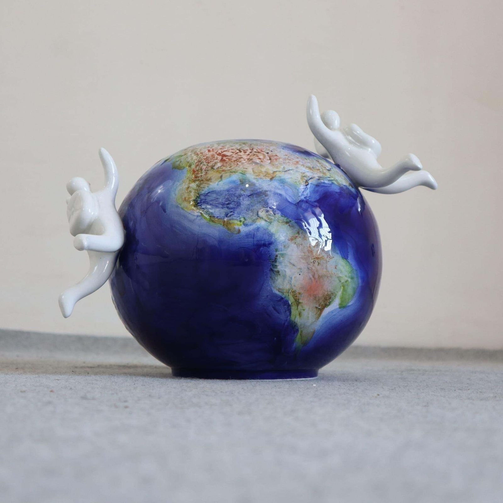photo furniture 21th Century Ceramic Globe Vase "Ky, Kome E Perke" By Opificio Etico, Italy
