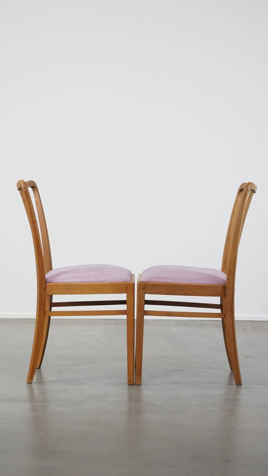 Set Van 4 Vintage Deens Design Eetkamerstoelen Uit De Jaren 1970 Met Lichtpaarse Stoffen Zittingen photo Meubels