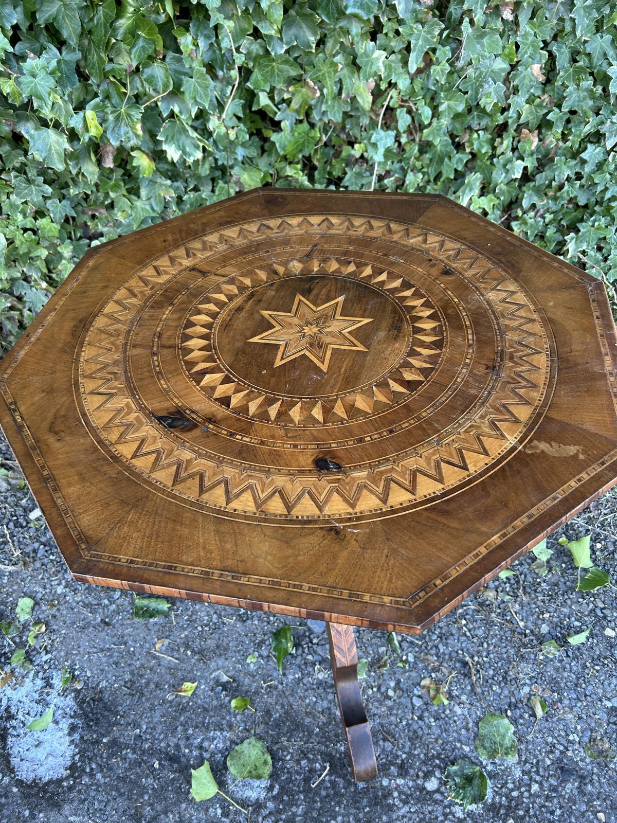 photo furniture 19th Century Oak Italian Sorrento Occasional Table