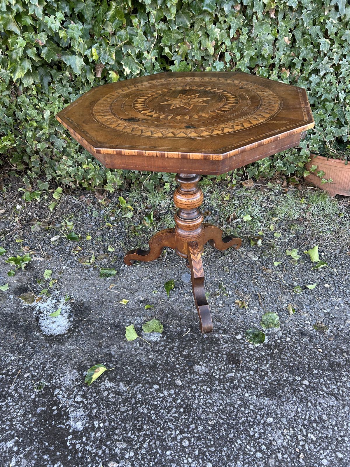 995.0 19th Century Oak Italian Sorrento Occasional Table photo