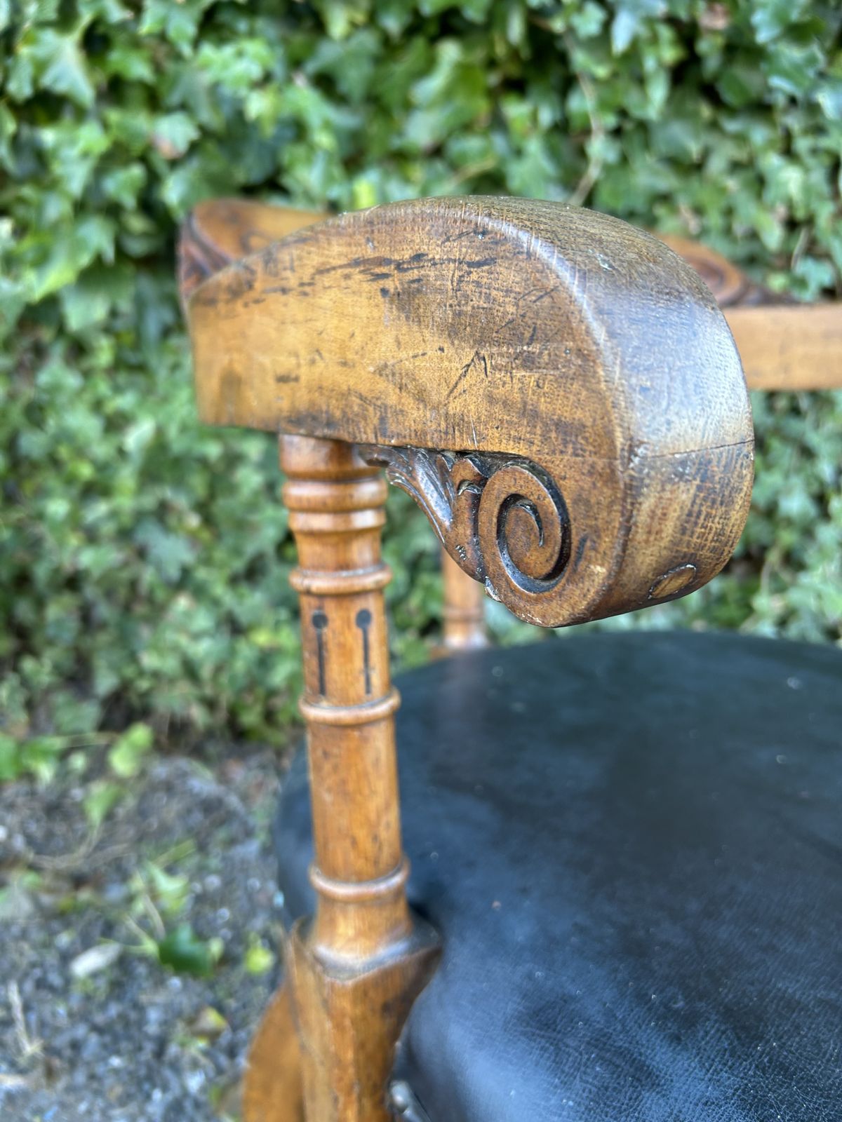 photo furniture 1880s Victorian, Gothic Style, Oak Desk Chair