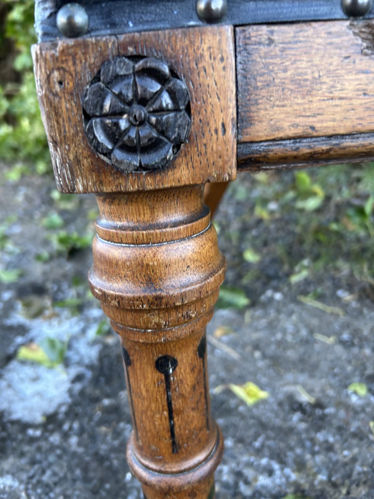 photo vintage 1880s Victorian, Gothic Style, Oak Desk Chair