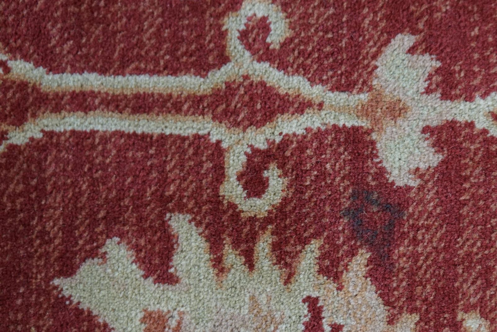 Warm Vloerkleed In Rode En Gele Tinten, Gemaakt Van Schapenwol, 325 X 170 Cm photo Textiel