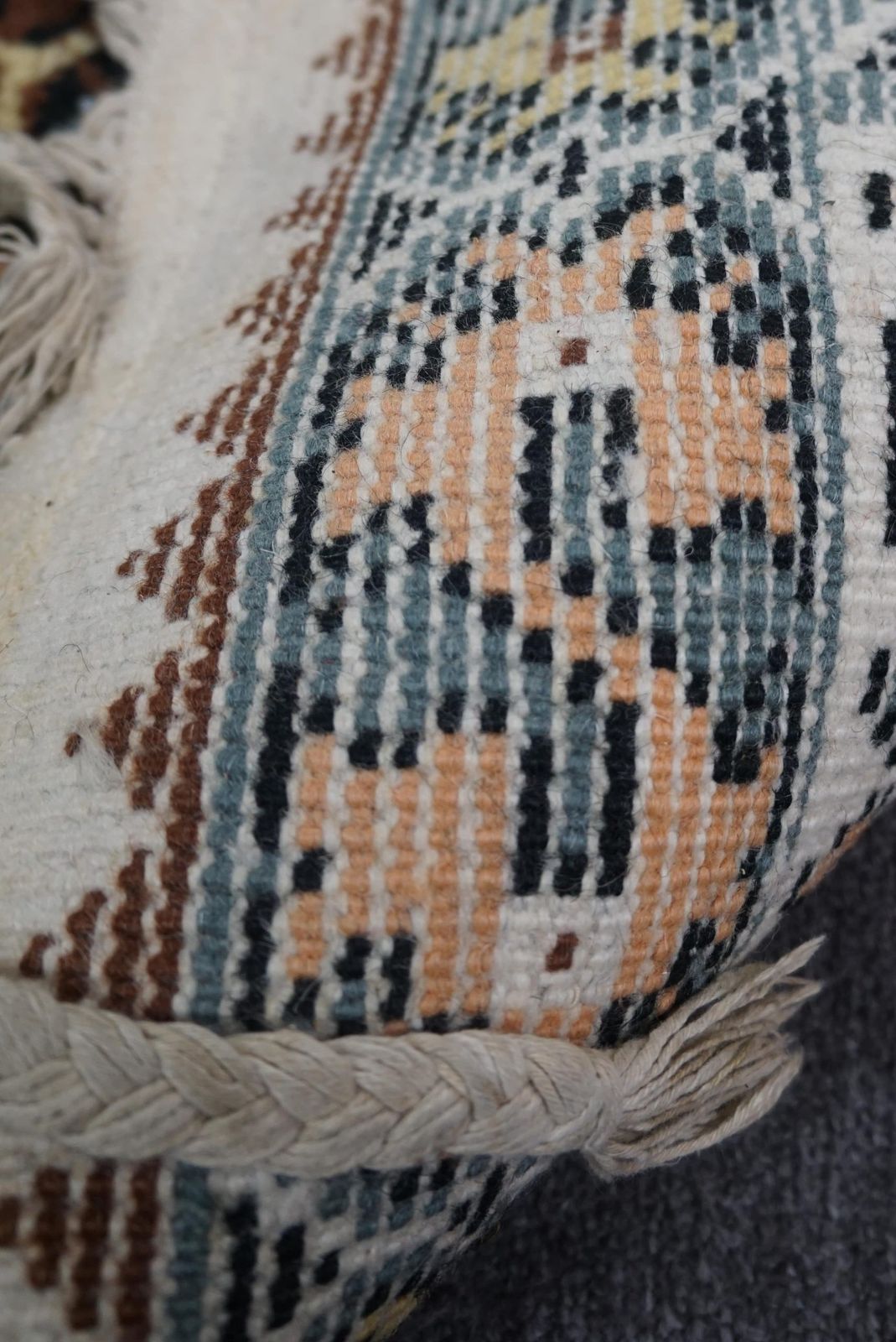 Handgemaakt Berbers Tapijt Uit Tunesië, 200 X 175 Cm photo furniture