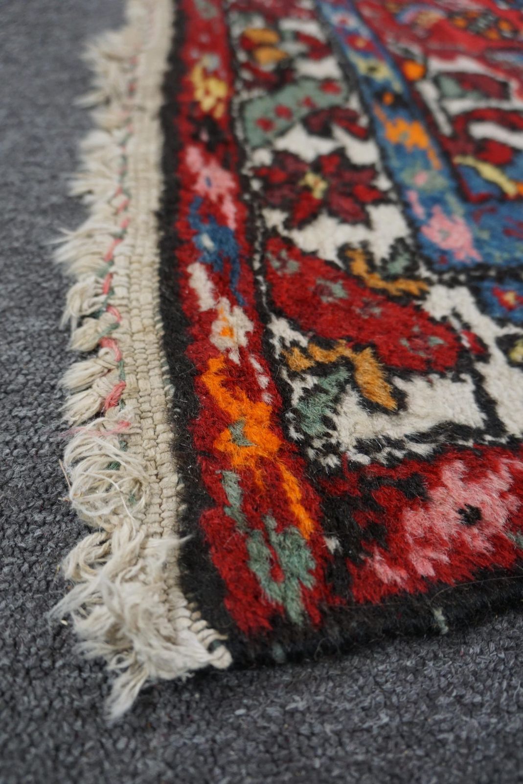 Hand Knotted Carpet/Rug With Tassels And Very Beautiful Pattern And Colors, 167 X 106 Cm photo Textiles