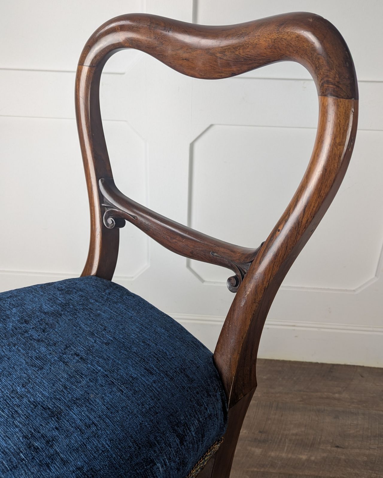 photo furniture Victorian Rosewood Kidney Back Chair