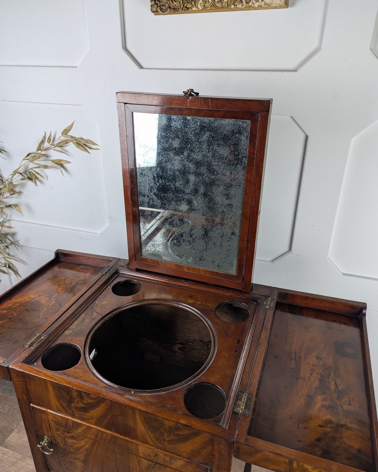 795.0 Georgian Cuban Mahogany Fold Away Washstand photo