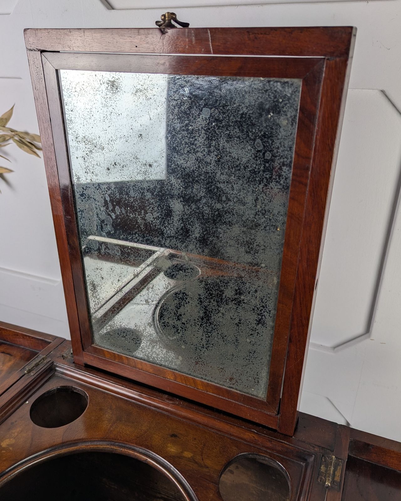 photo vinterior Georgian Cuban Mahogany Fold Away Washstand