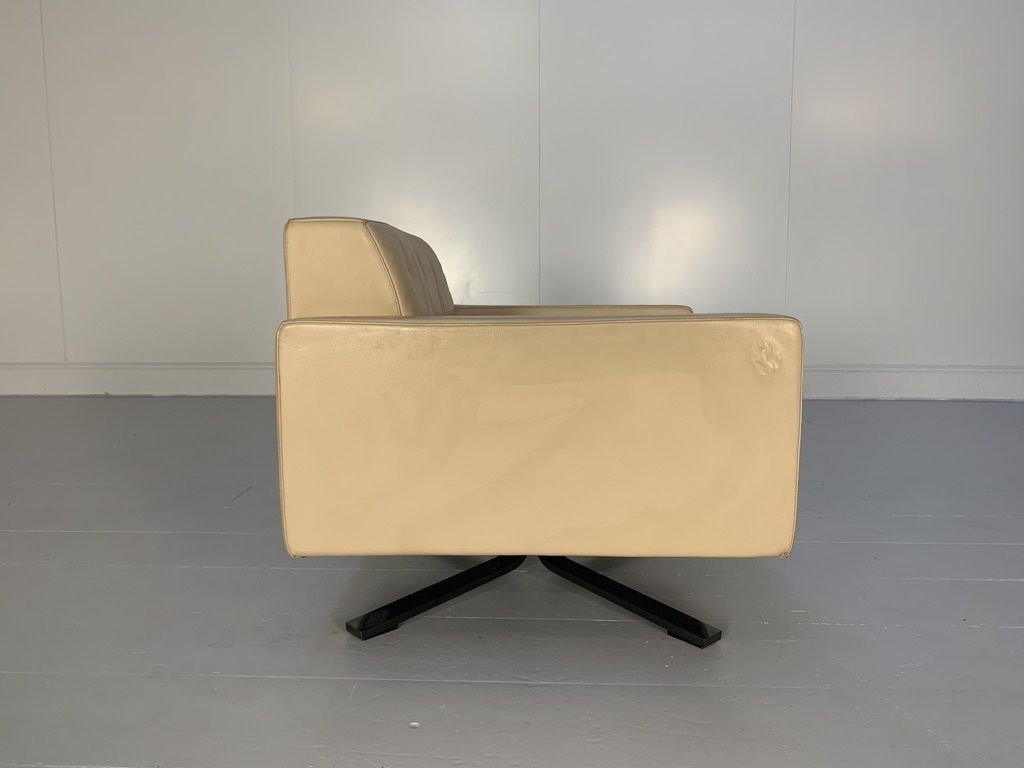Pair Of Poltrona Frau For Ferrari “Kennedee” Armchairs – In “Pelle Frau Sc” Leather photo buy