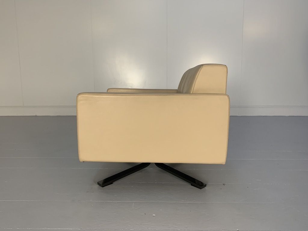 Pair Of Poltrona Frau For Ferrari “Kennedee” Armchairs – In “Pelle Frau Sc” Leather photo vintage