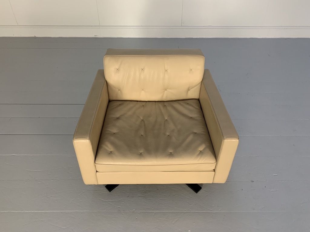 photo furniture Pair Of Poltrona Frau For Ferrari “Kennedee” Armchairs – In “Pelle Frau Sc” Leather