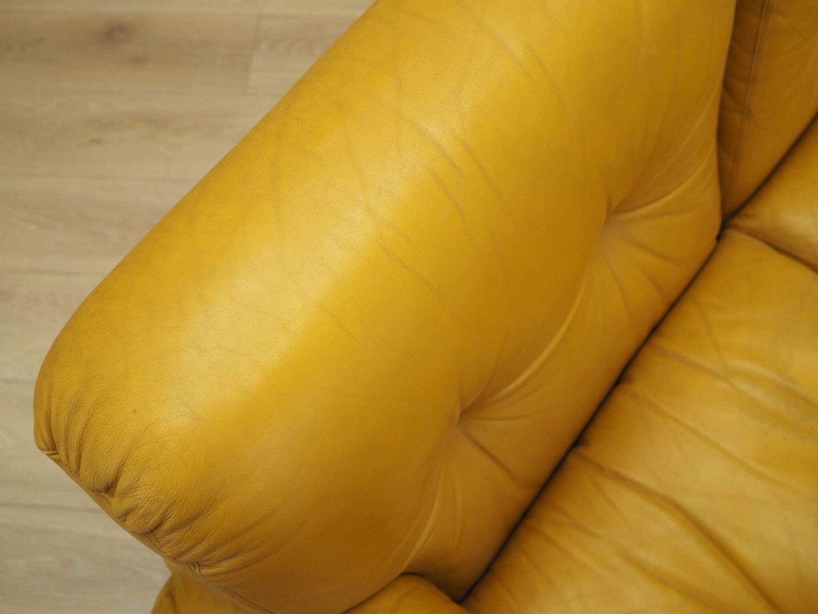 photo furniture Gele Leren Bank, Italiaans Design, Ca. Jaren 1960, Fabrikant: B&B Italia, Ontwerper: Tobia Scarpa