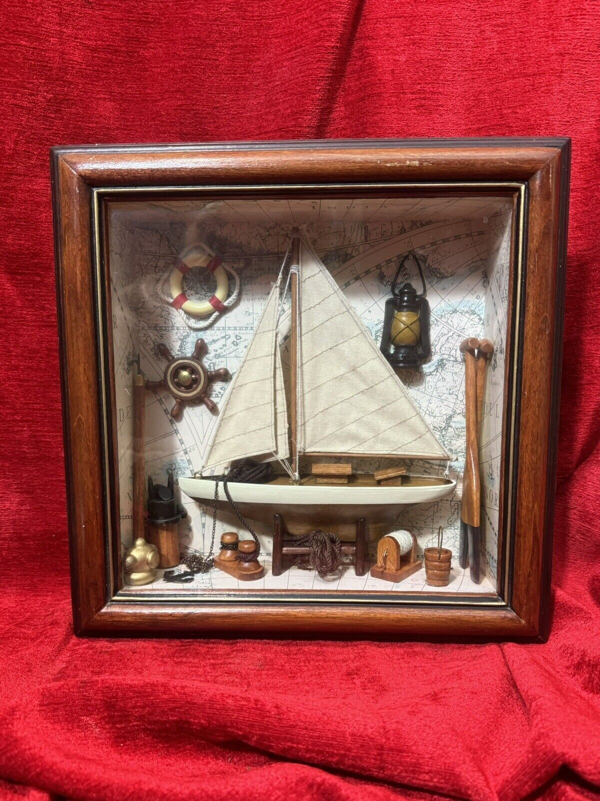 photo vinterior Charming Vintage Sailing Boat Marine Diorama In Case C.1980