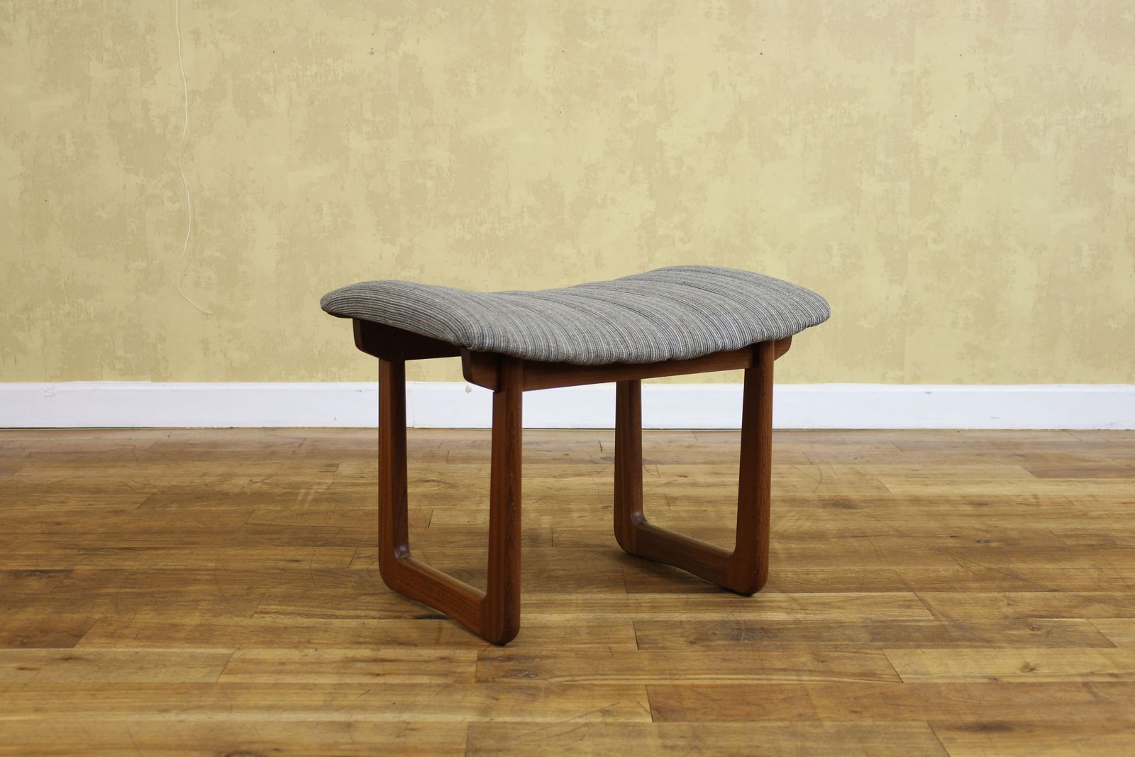 Stylish Uniflex Q Range Stool By Gunther Hoffstead photo vinterior
