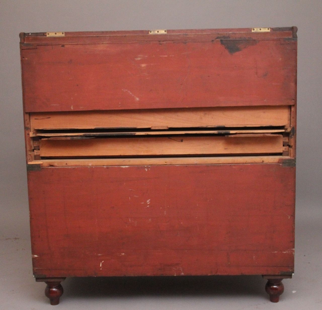 photo vinterior 19th Century Mahogany Military Chest