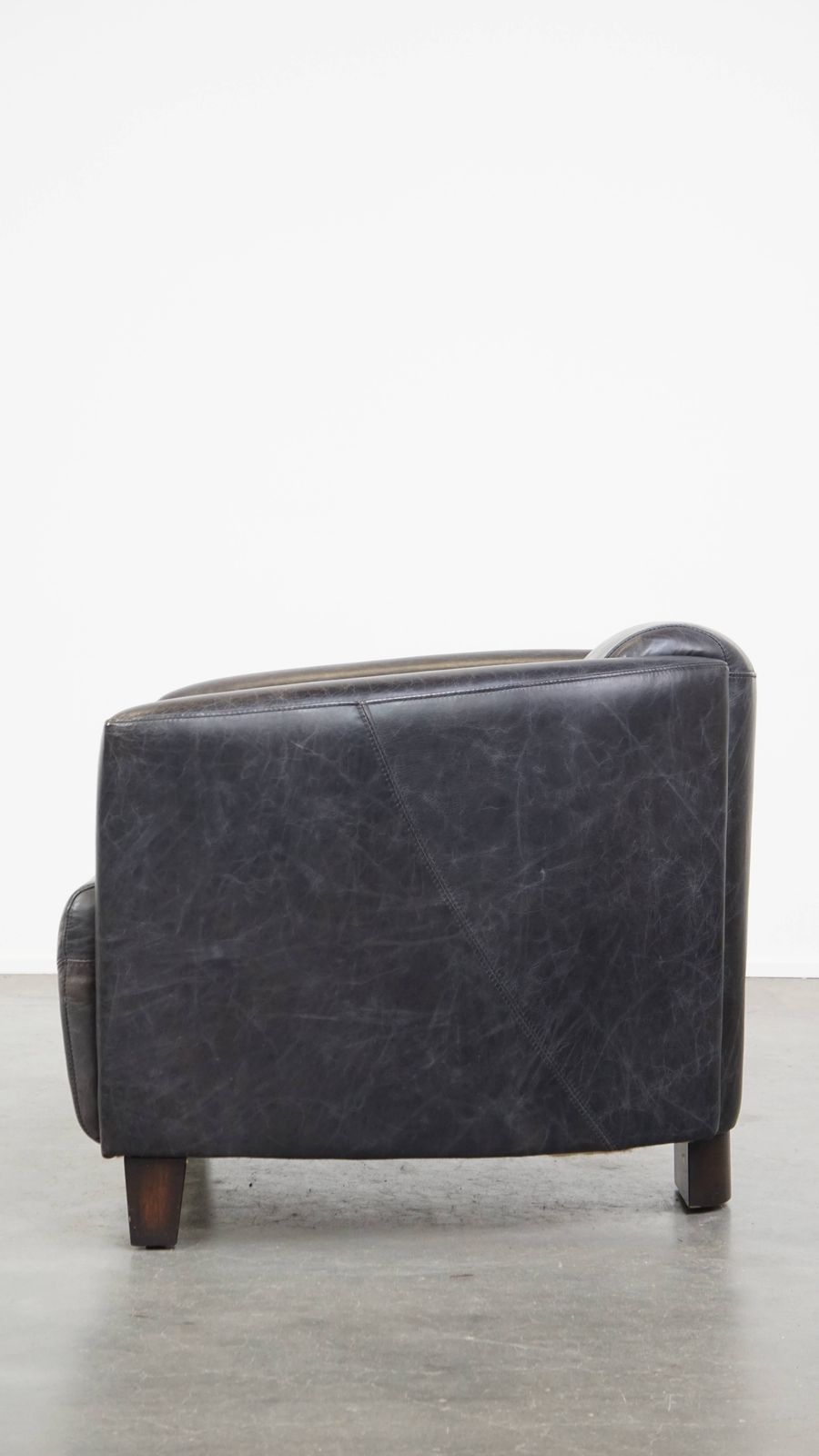 Black Cowhide Aviator Armchair With A Sleek Design And A Nice Shape photo 938.1378