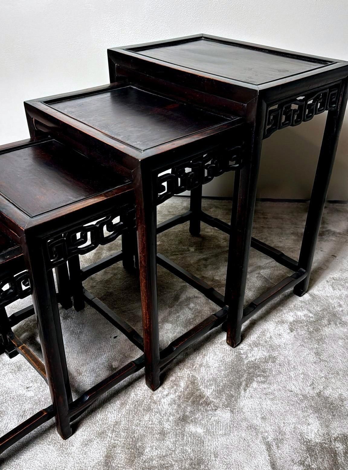 photo vinterior Qing Dynasty Style Set Of 4 Chinese Wooden Nesting Side Tables