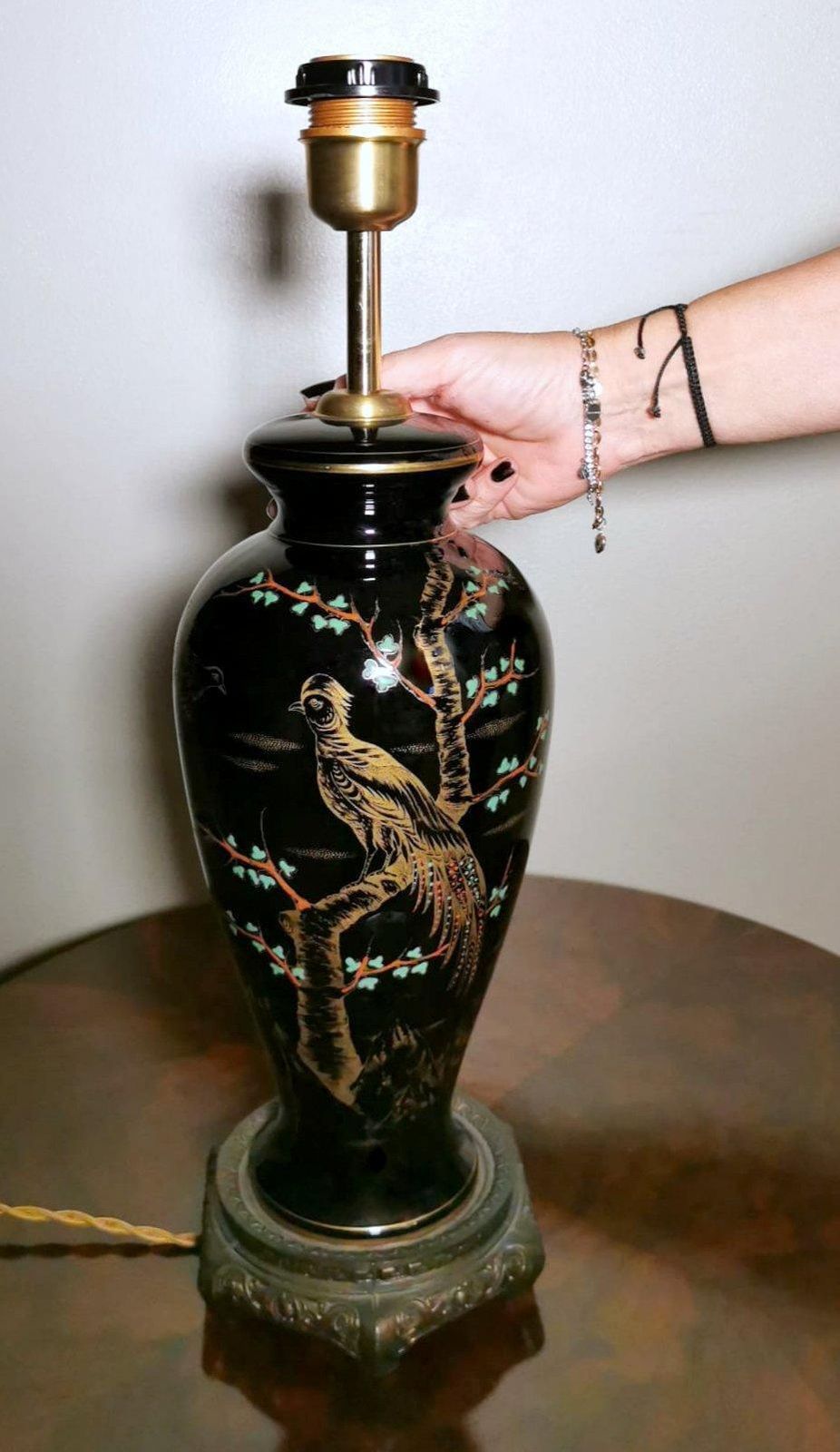 photo vintage Porcelaine De Paris Rare French Lamp In Black Polished Porcelain Hand Painted