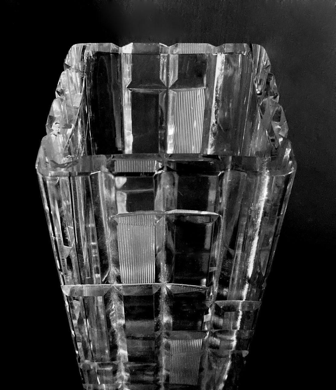 photo vinterior Italian Craftsmanship Hand Cut And Hand Polished Beveled Crystal Vase