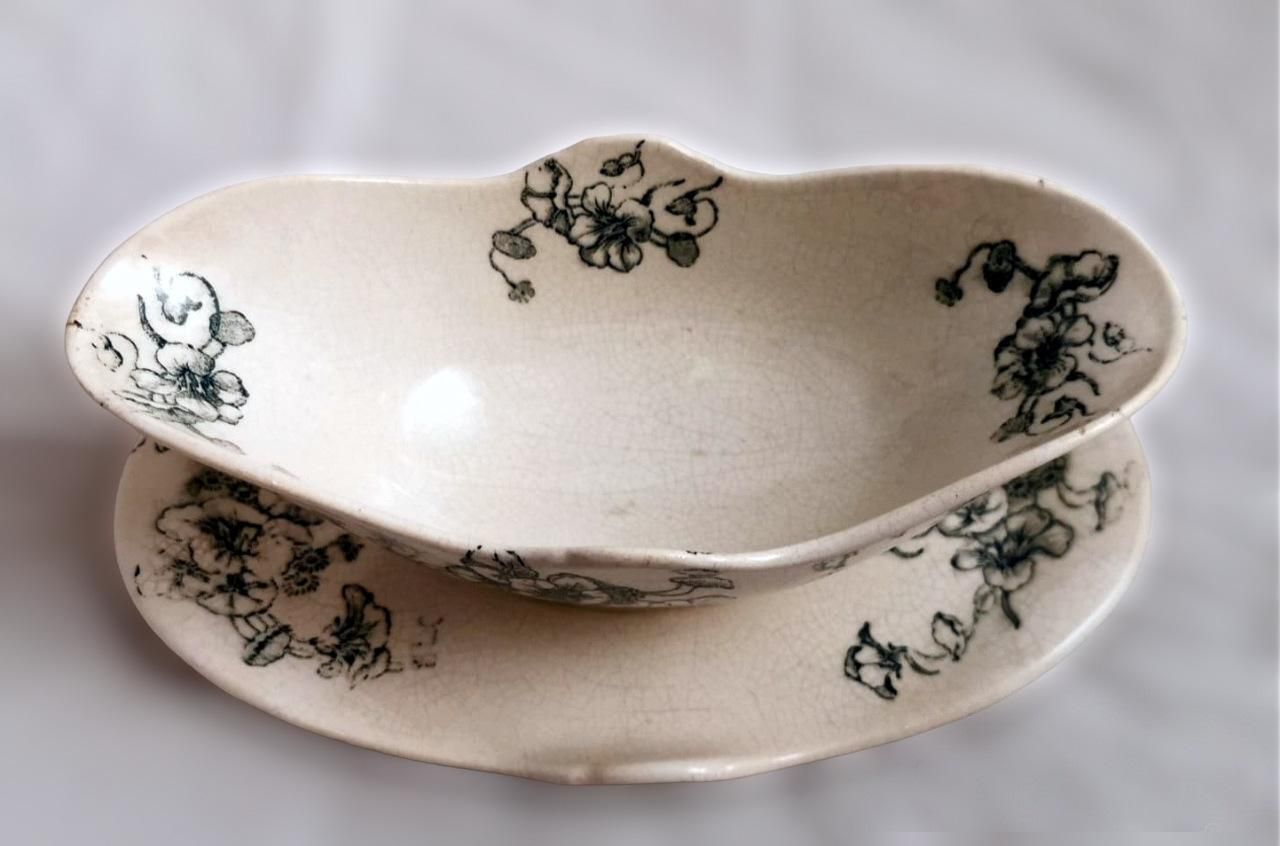 Bertrand Leon Bordeaux French Majolica Gravy Boat "Capucine" Flower Decoration photo buy