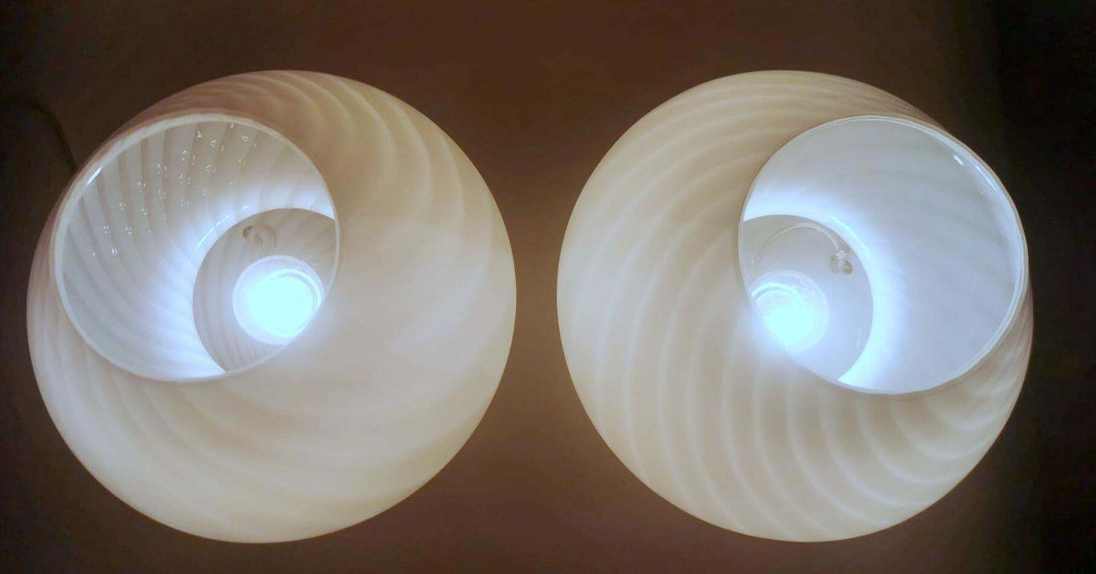 Murano Venini Style Pair Of Mushroom Shaped Opal Glass Spiral Lamps photo vinterior