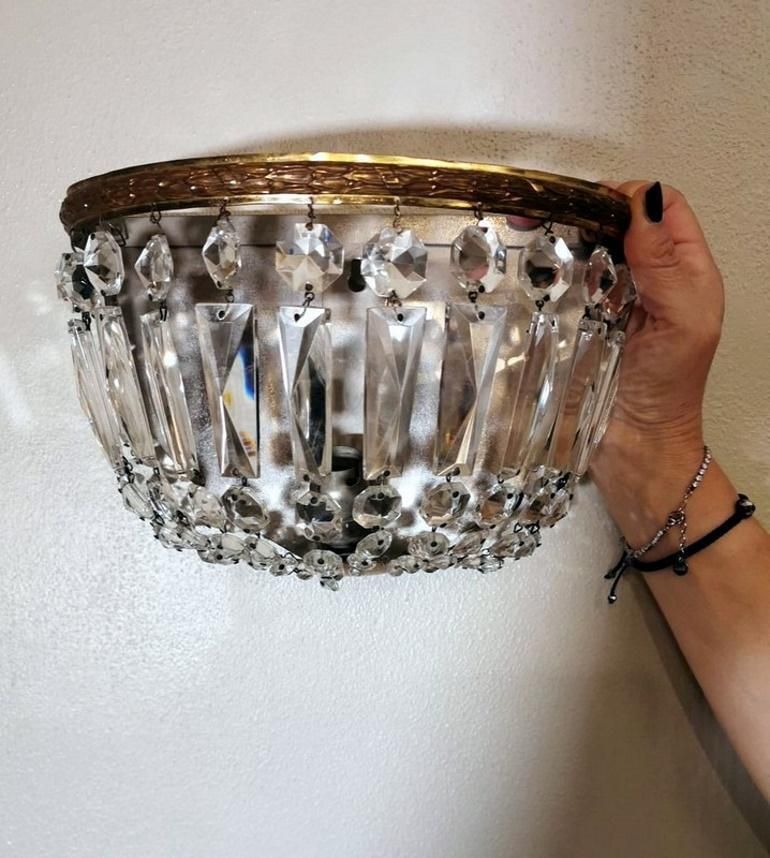 photo vintage Louis XVI Style French Wall Sconce In Gilt Brass And Crystal