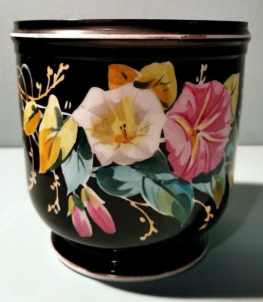 Napoleon III, Pair Of French Cachepots In Hand Painted Porcelain De Paris photo vintage