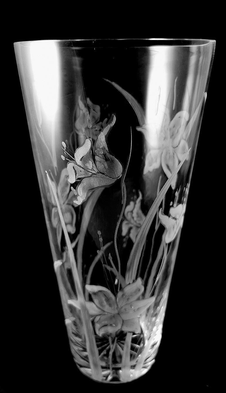 Italian Cut And Ground Crystal Vase With Flower Decoration photo buy