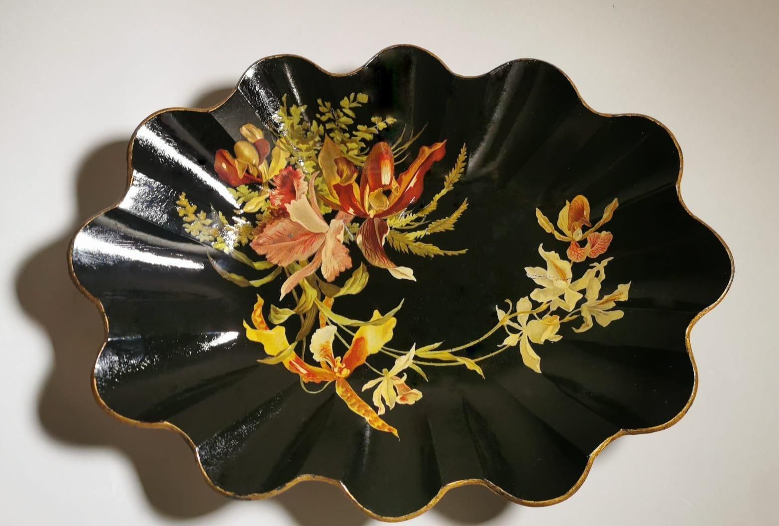 Napoleon III Chinoserie French Lobed Basket In Hand Decorated Papier Maché photo for sale