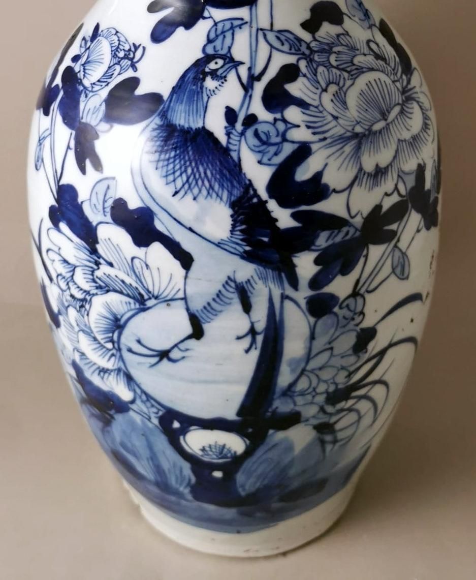 Home Decor Chinese Porcelain Baluster Vase With Cobalt Blue Floral Decoration photo