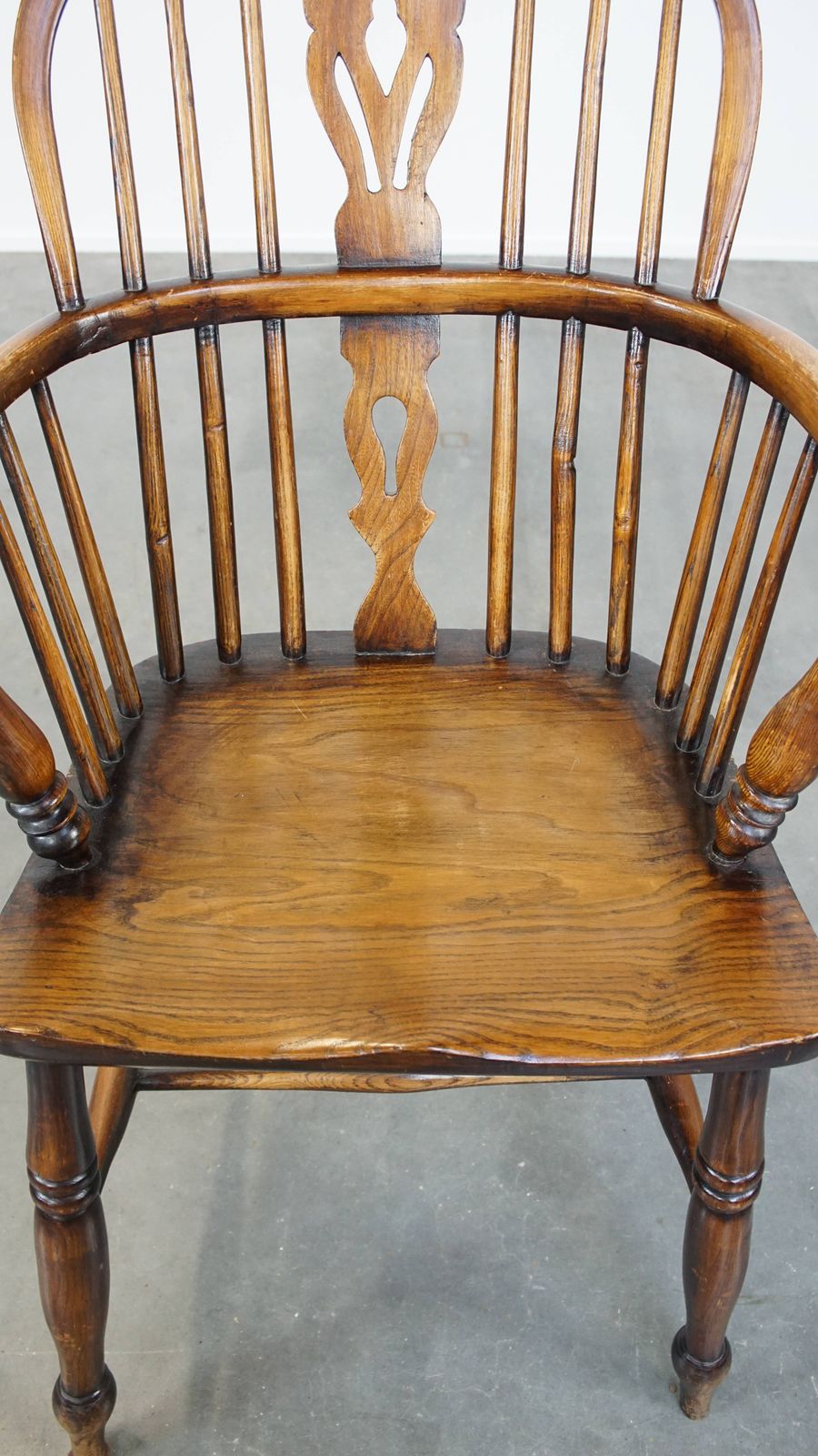 Antieke Engelse Houten Windsor Eetkamer /Bijzetstoel Met Mooie Kleurencombinatie En Patina photo vinterior