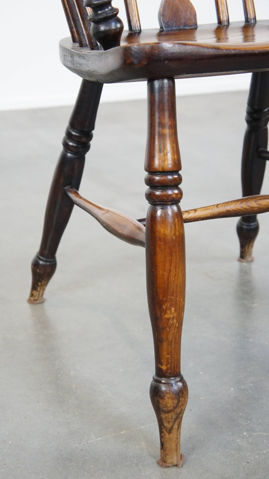 Meubels Antieke Engelse Houten Windsor Eetkamer /Bijzetstoel Met Mooie Kleurencombinatie En Patina photo