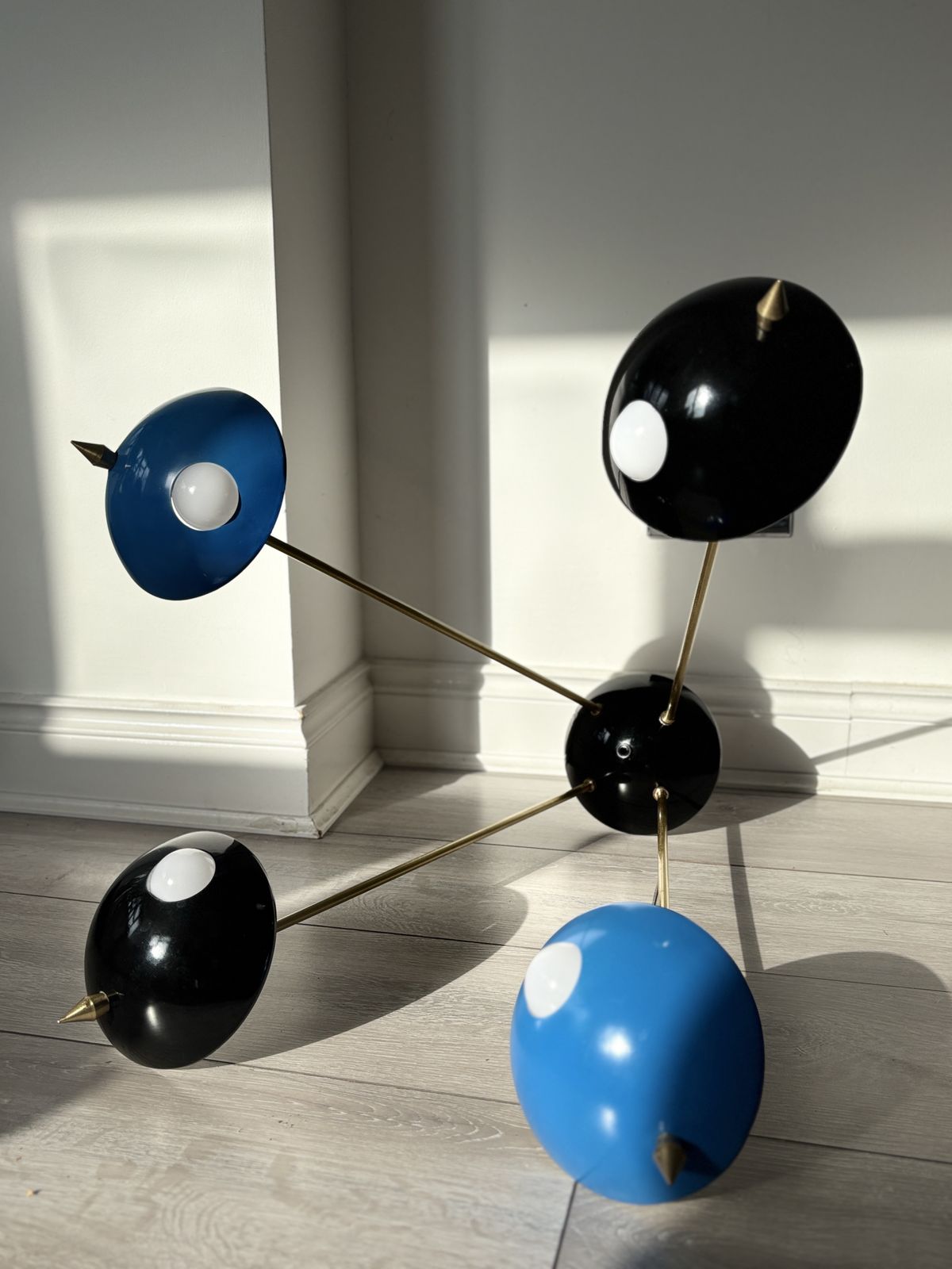 photo vinterior Space Age Chandelier In Brass And Lacquered Aluminium  Stilnovo Style, Italy 1958