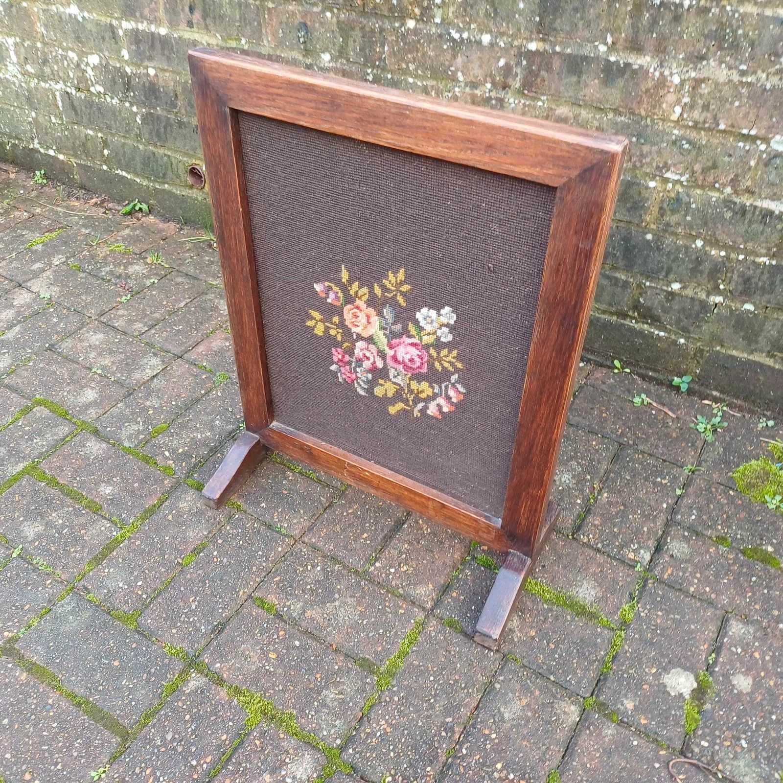 photo furniture Pretty Vintage Solid Oak Fire Screen With Brown Still Life Tapestry