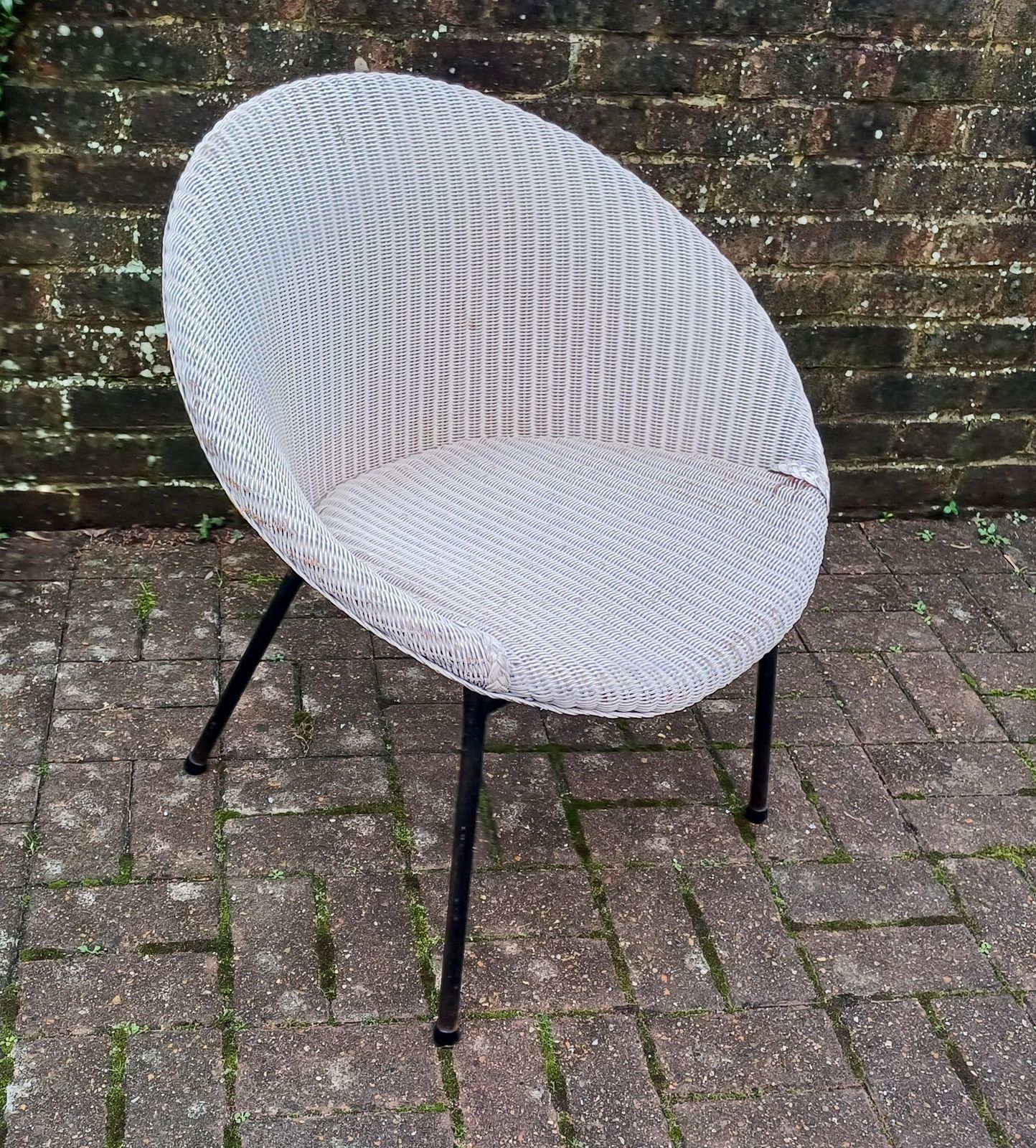 Lloyd Loom Mid Century White Wicker Cocktail Basket Weave Chair, On Black Metal Legs, Labelled