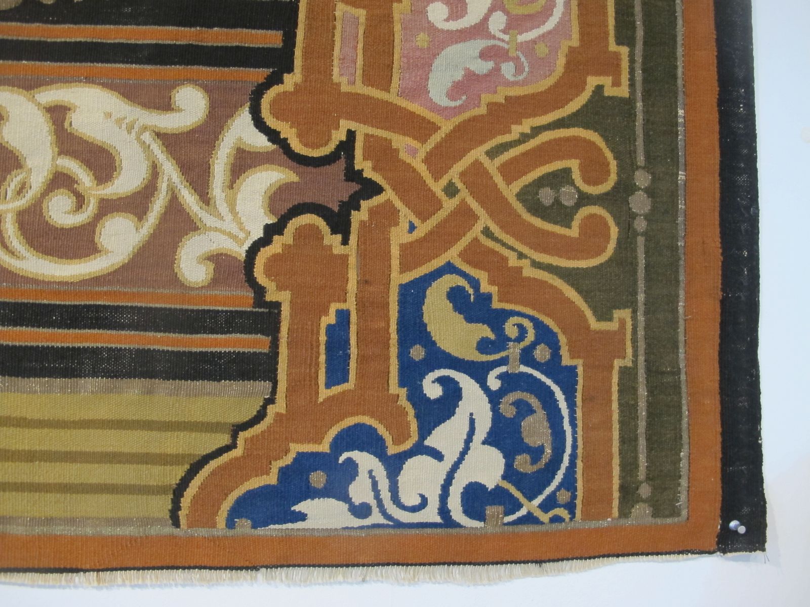 3950.0 Fine European Wool Tapestry Panel, 3.32m X 0.96m photo