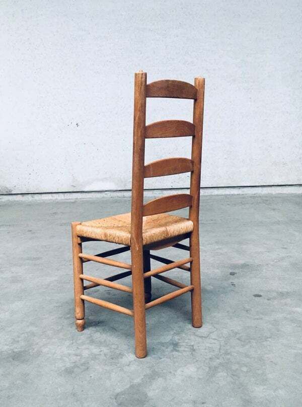 photo buy Rustieke Eiken Eetkamerstoelen Met Hoge Spijlenrug En Rieten Zitting, België, Ca. Jaren 1950