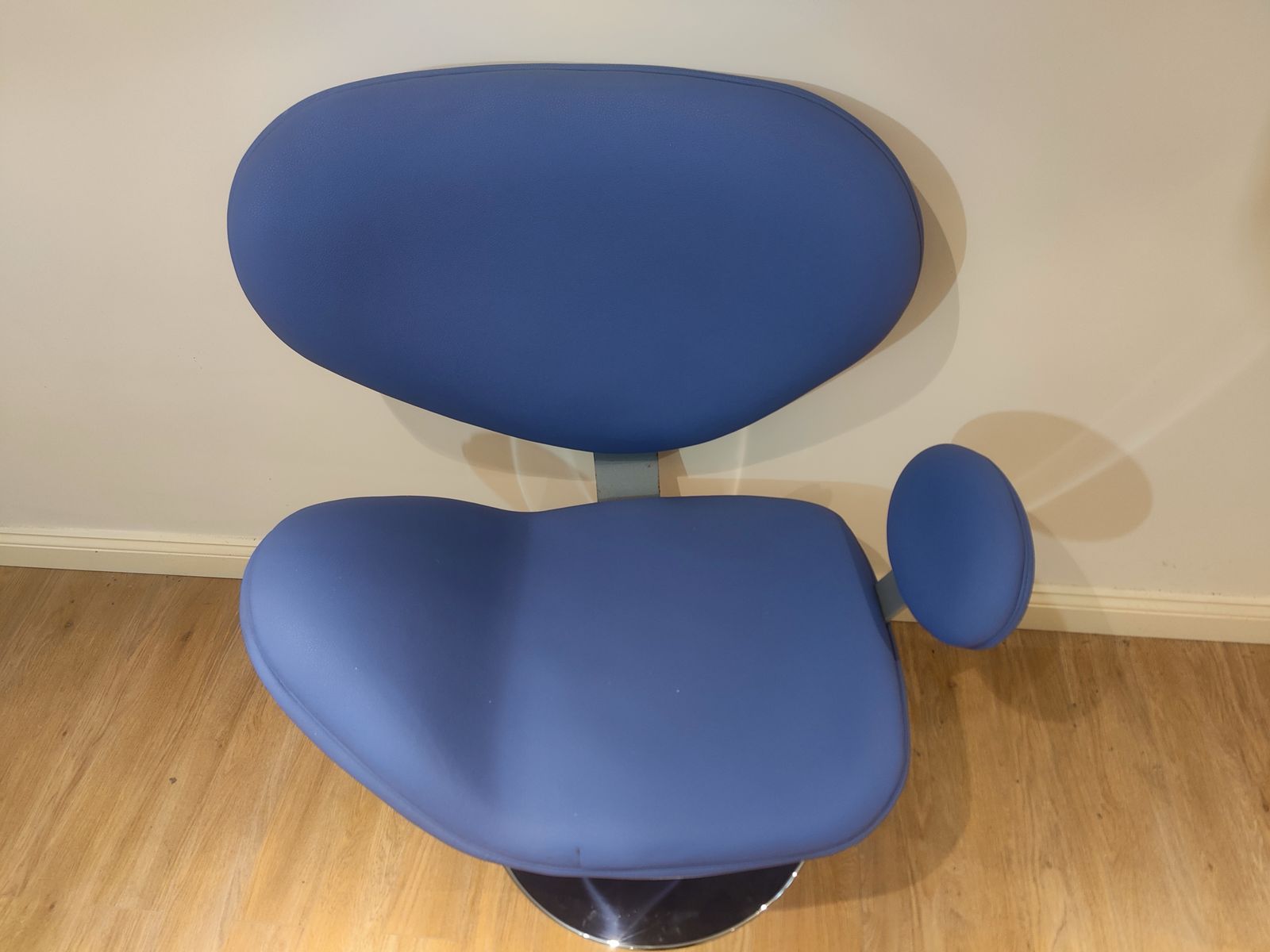 Arne Jacobsen Style Egg Chair   Mcdonalds Cornflower Blue photo furniture