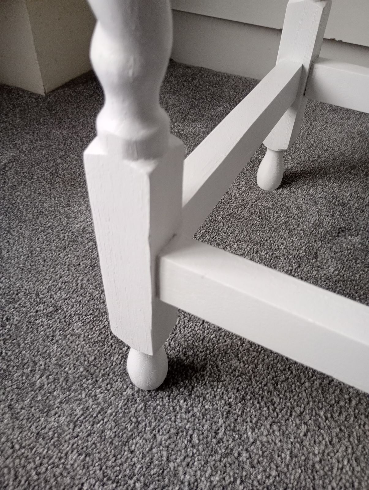 photo vintage Anitque Oak Barley Twist Leg Side Table In Satin White With Solid Oak Glazed Top