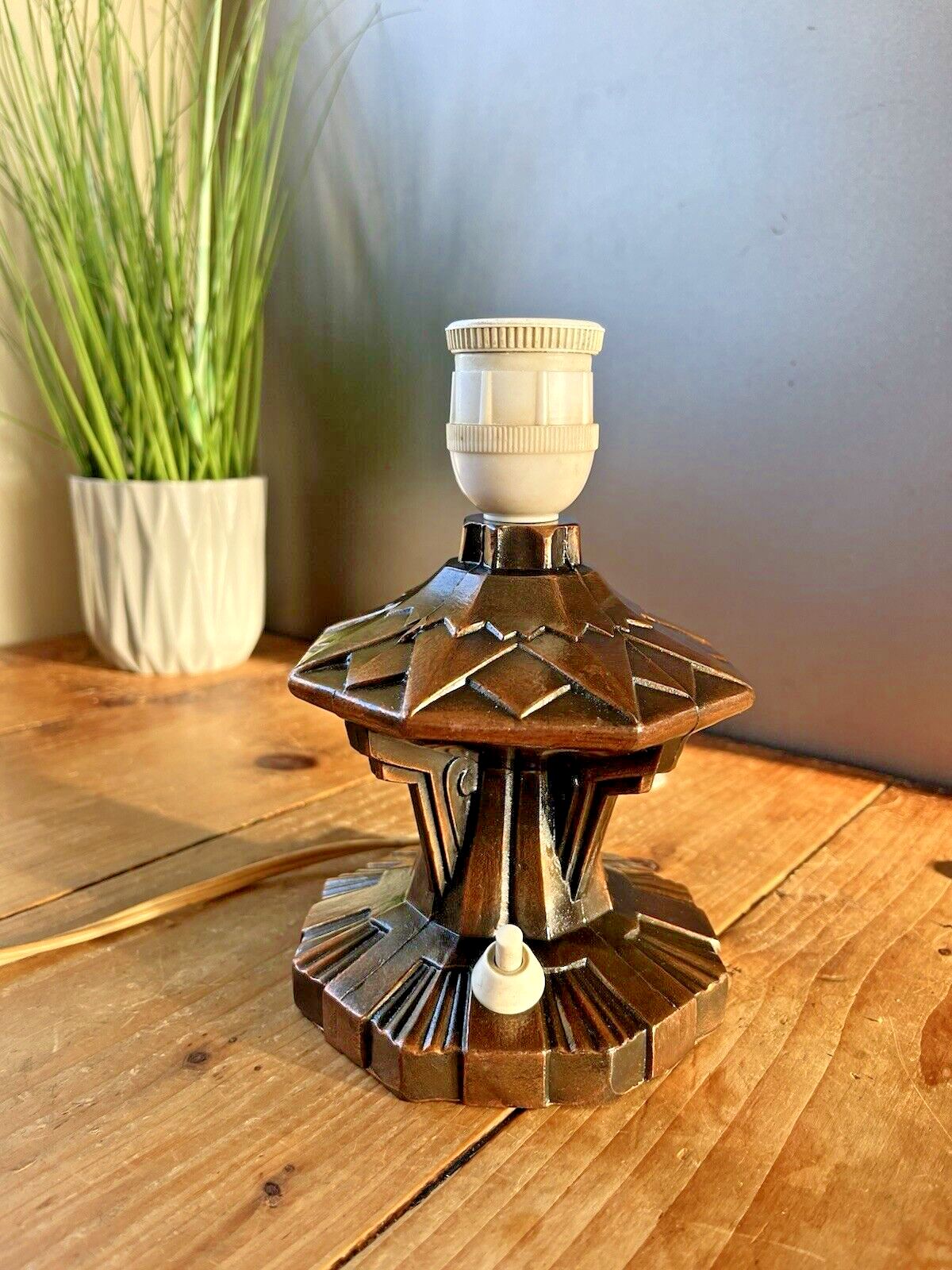 photo vintage Superb 20s French Art Deco Geometric Copper Tone Metal Lamp Base Interior Design