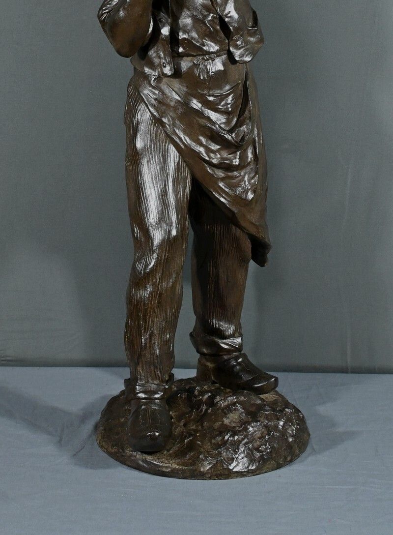 photo furniture Important Bronze “The Man With The Pipe” Signed M. Constant Favre – Late 19th Century